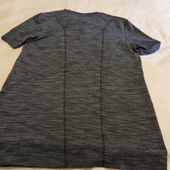 Under Armour Heatgear Fitted Short Sleeve/Heather Blue/Gray/Small?? - Picture 6 of 9